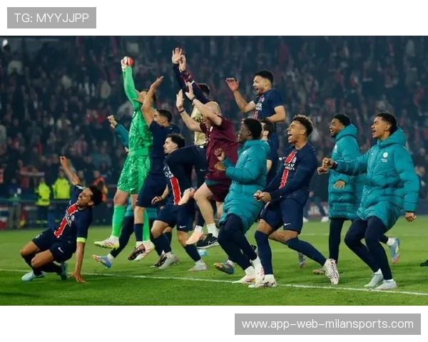 马尤卢禁区内推射破门，助巴黎圣日耳曼首开纪录